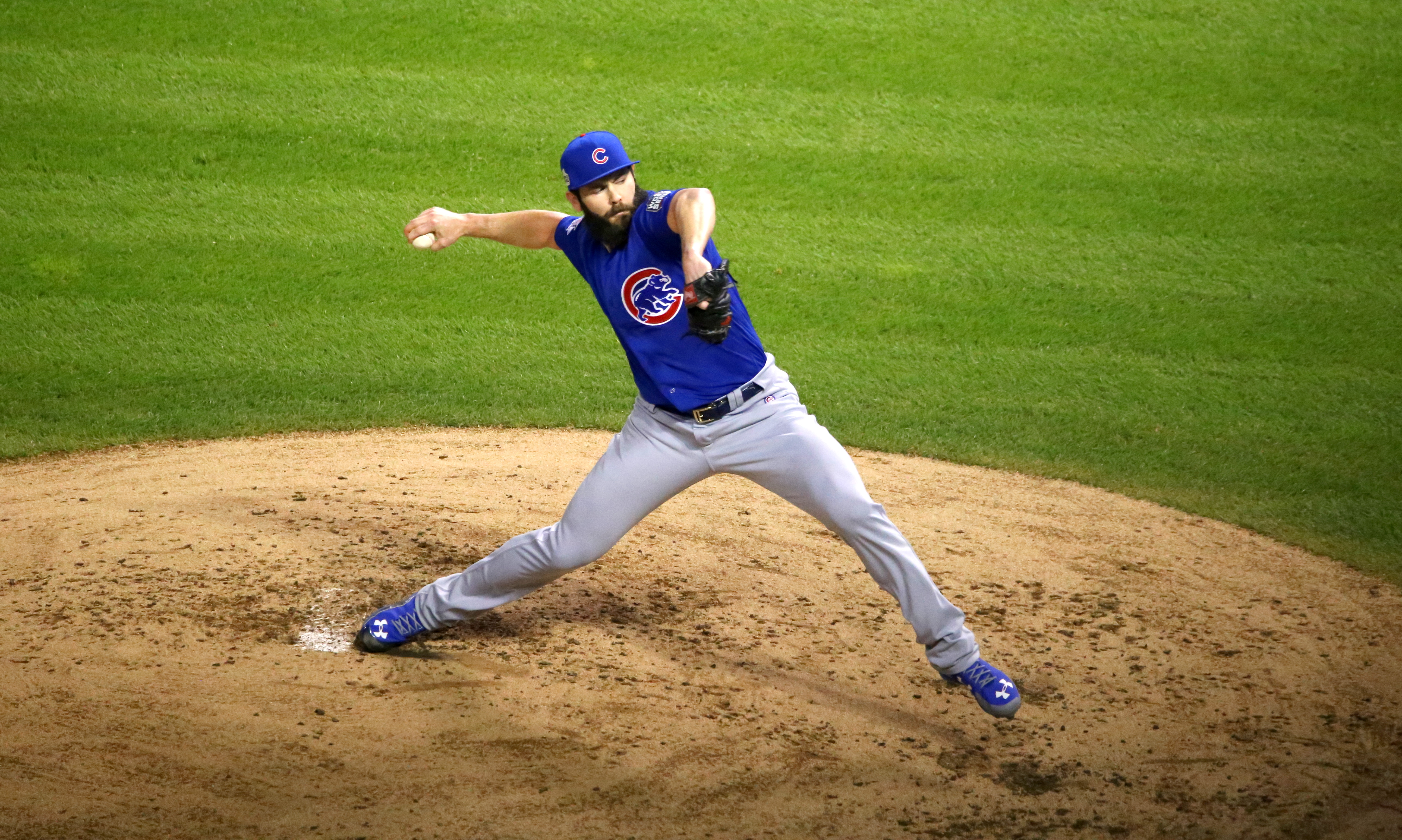 Jake Arrieta pitching in World Series Game 6 in 2016.